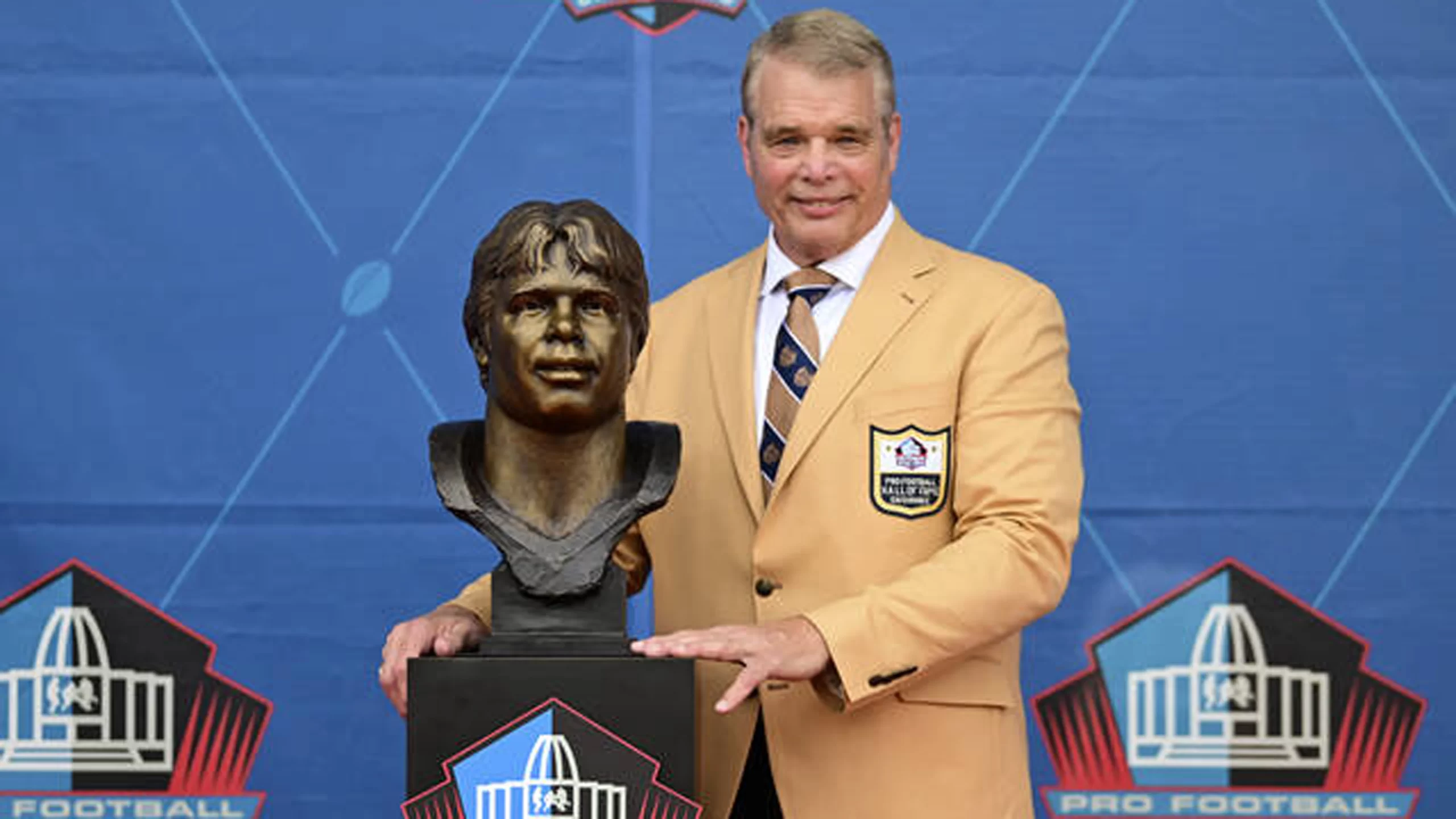 Trump Grants Pardons to Five Former NFL Stars