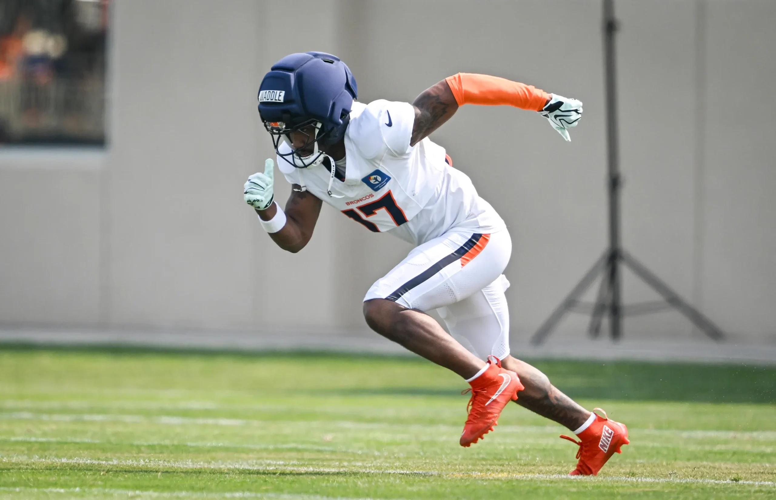 Jaylen Waddle Sidelined With Leg Tightness