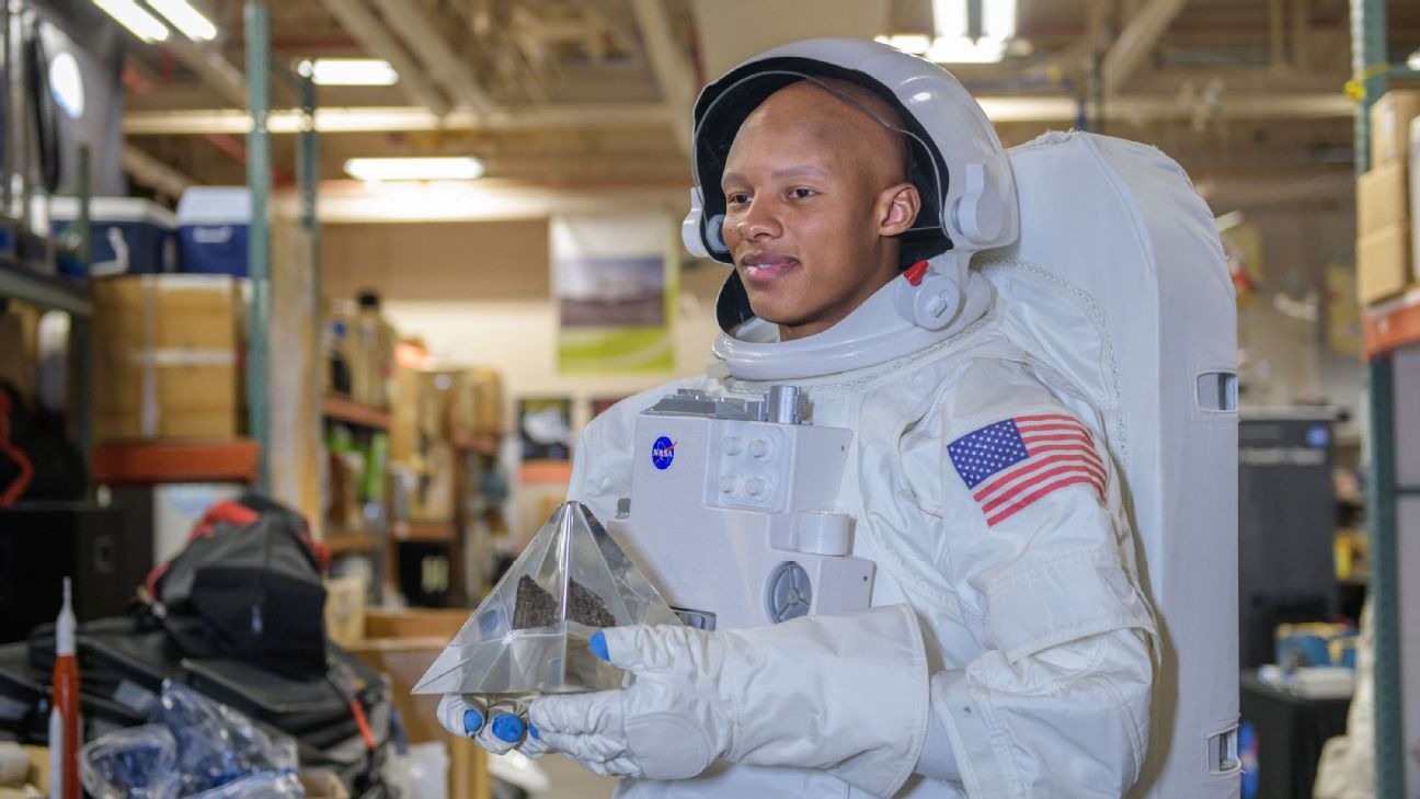 Lions Sign “Passtronaut” Josh Dobbs