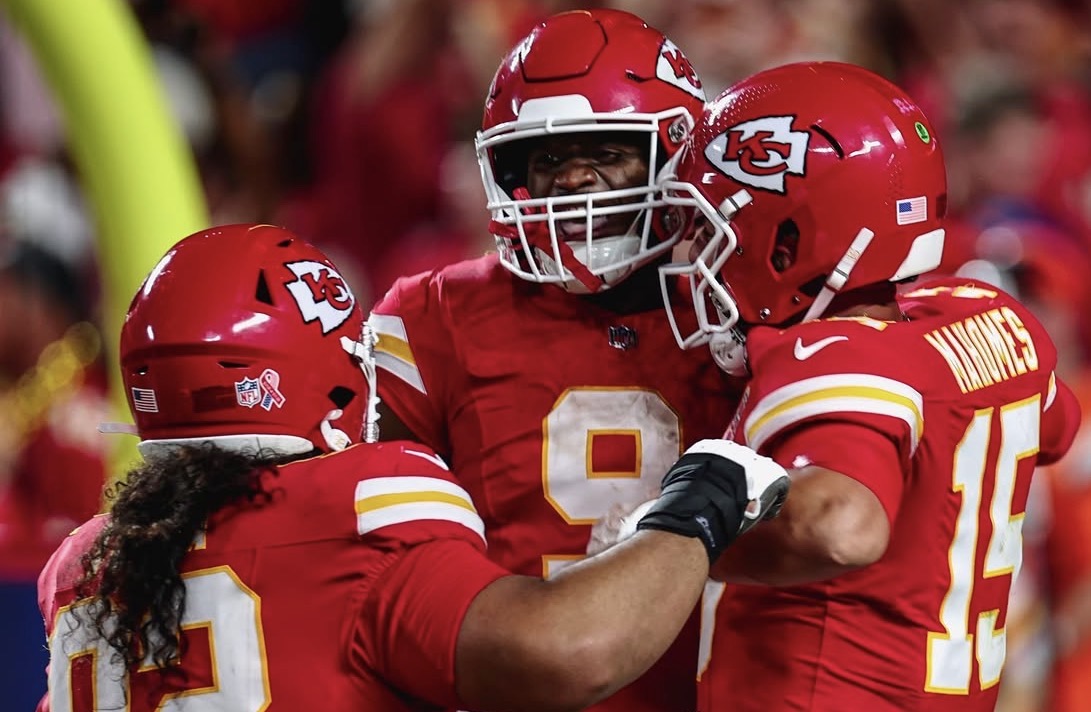 Walker III stars in Chiefs’ riot of Broncos